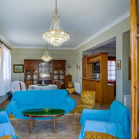 דירה Traditional Style 3 Bedroom Flat In 6 Guests ליקסורי