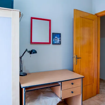 Traditional Style 3 Bedroom Flat In 6 Guests דירה ליקסורי