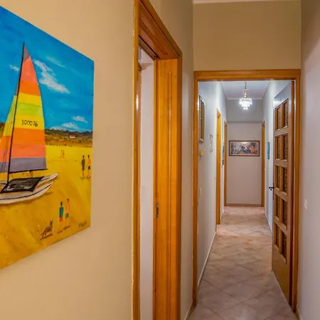 Traditional Style 3 Bedroom Flat In 6 Guests *