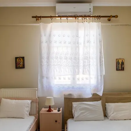 Traditional Style 3 Bedroom Flat In 6 Guests * Lixouri