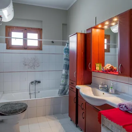 Traditional Style 3 Bedroom Flat In 6 Guests Lixouri